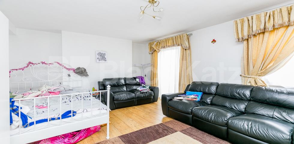 			PERFECT FOR 3 SHARERS!, 3 Bedroom, 1 bath, 1 reception Flat			 Bayham Street, Camden